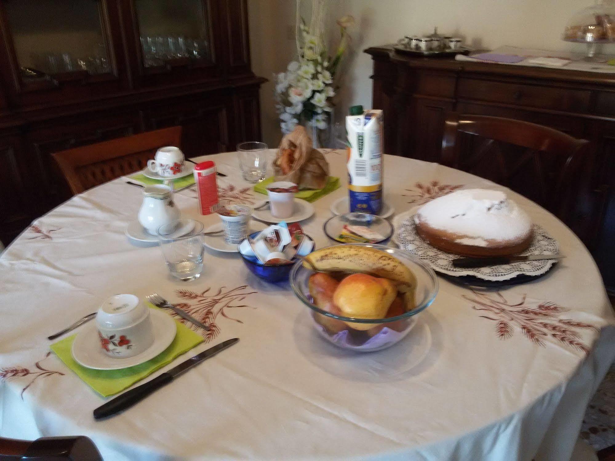 Casa Emanuela Bed & Breakfast Пиацола сул Брента Екстериор снимка