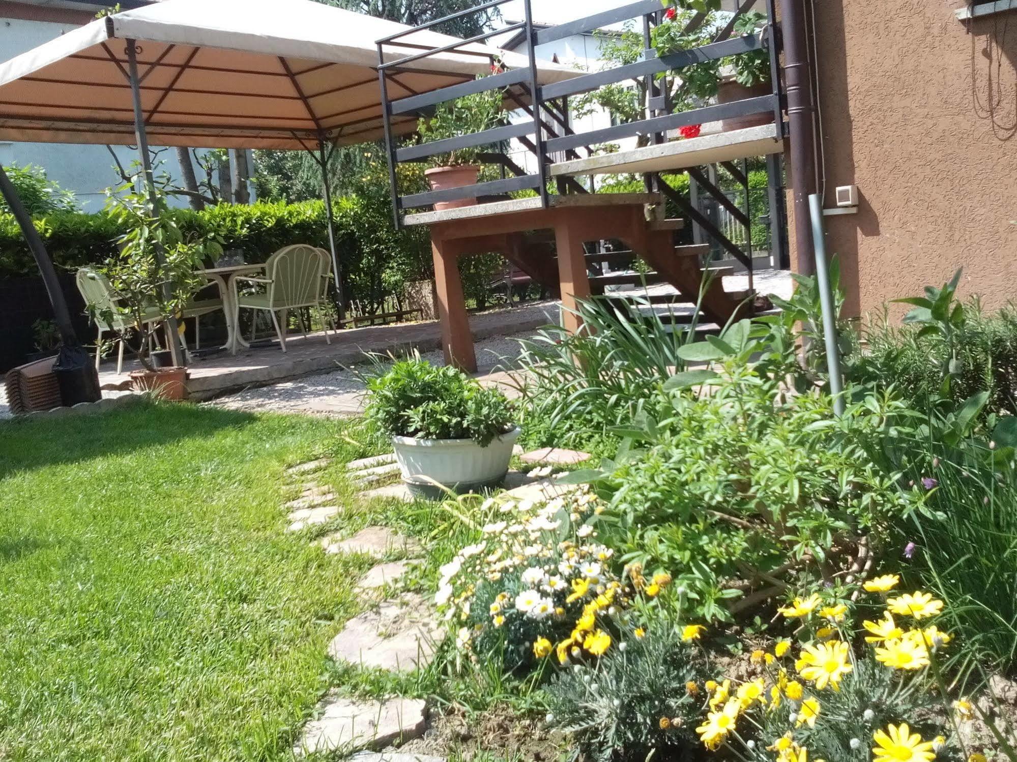 Casa Emanuela Bed & Breakfast Пиацола сул Брента Екстериор снимка